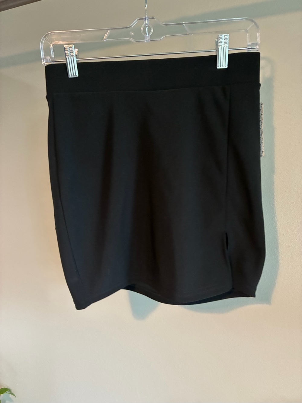 New Mix Classic Black Mini Skirt – Size Large (NWT)